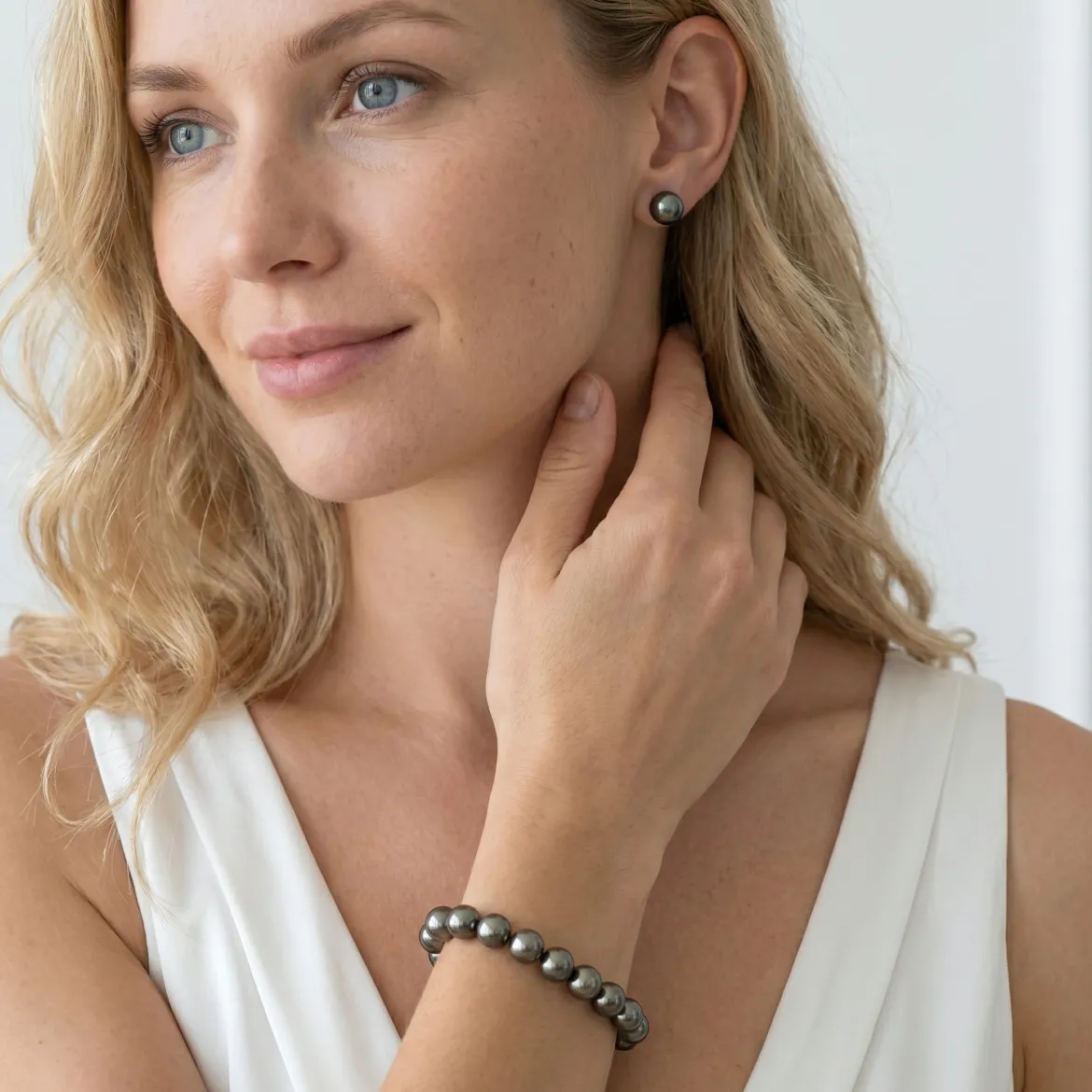 Black Tahitian Pearl Bracelet, 9.0-10.0mm - AAAA Quality